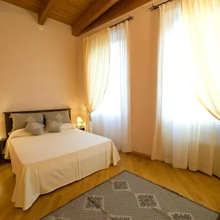 Piazza Azuni 18 4*