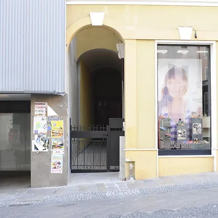 Piazza Azuni 18