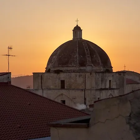 Piazza Azuni 18 Гостевой дом 4*