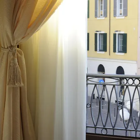 Piazza Azuni 18 4* 사사리