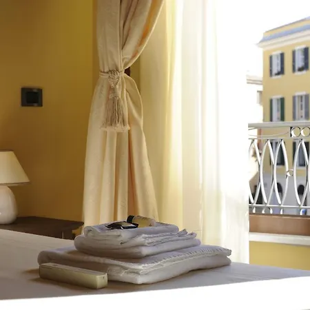 Piazza Azuni 18 사사리