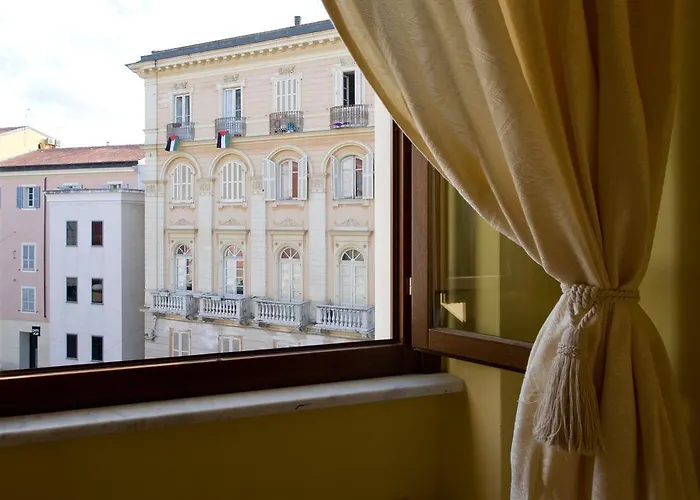 Piazza Azuni 18 4* Sassari